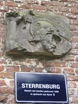 905091 Afbeelding van een fragment van een reliëf van een krijger, aan de gevel van het huis Sterrenburg 1 te Utrecht, ...